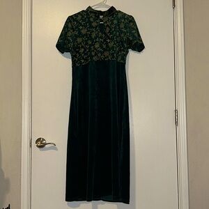 Vintage Caroline Wells green velour dress